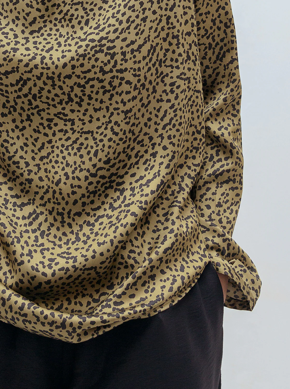 OLIVE ANIMAL PRINT BLOUSE - Image 3