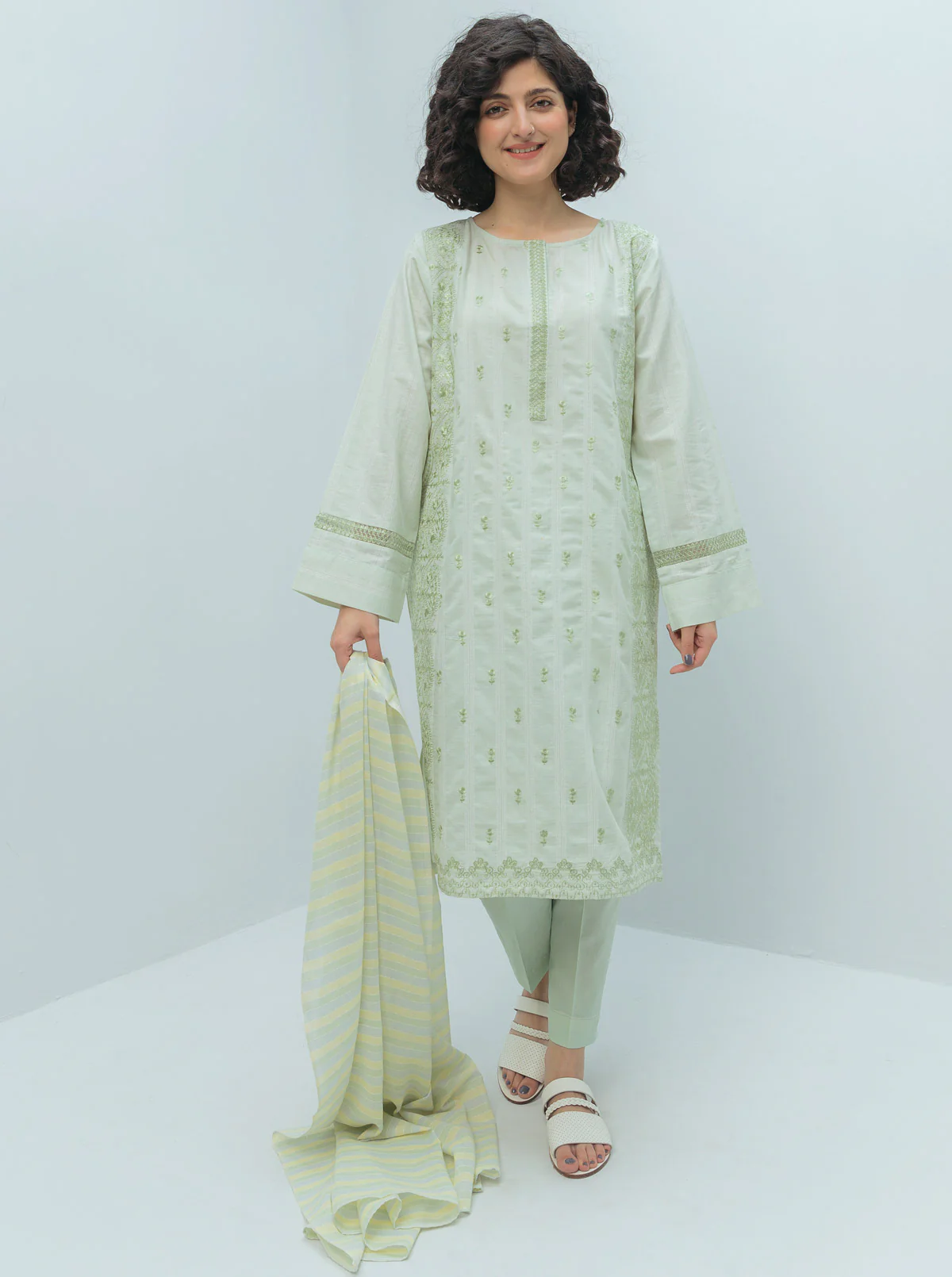 EMBROIDERED SHIRT WITH DUPATTA - Image 4