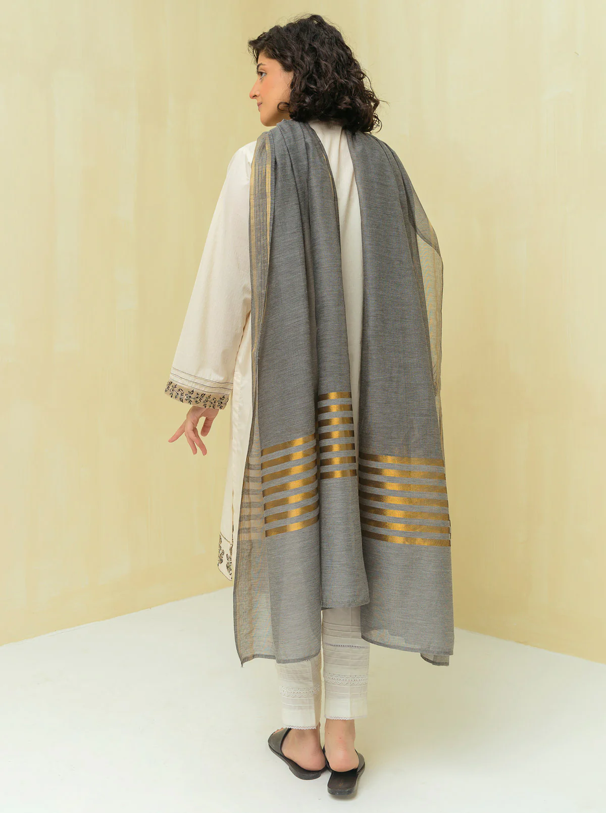 EMBROIDERED SHIRT WITH DUPATTA - Image 4