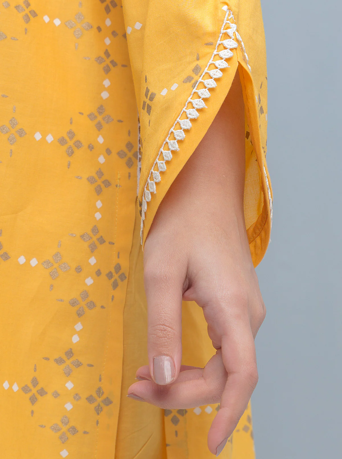 EMBROIDERED SHIRT WITH DUPATTA - Image 3