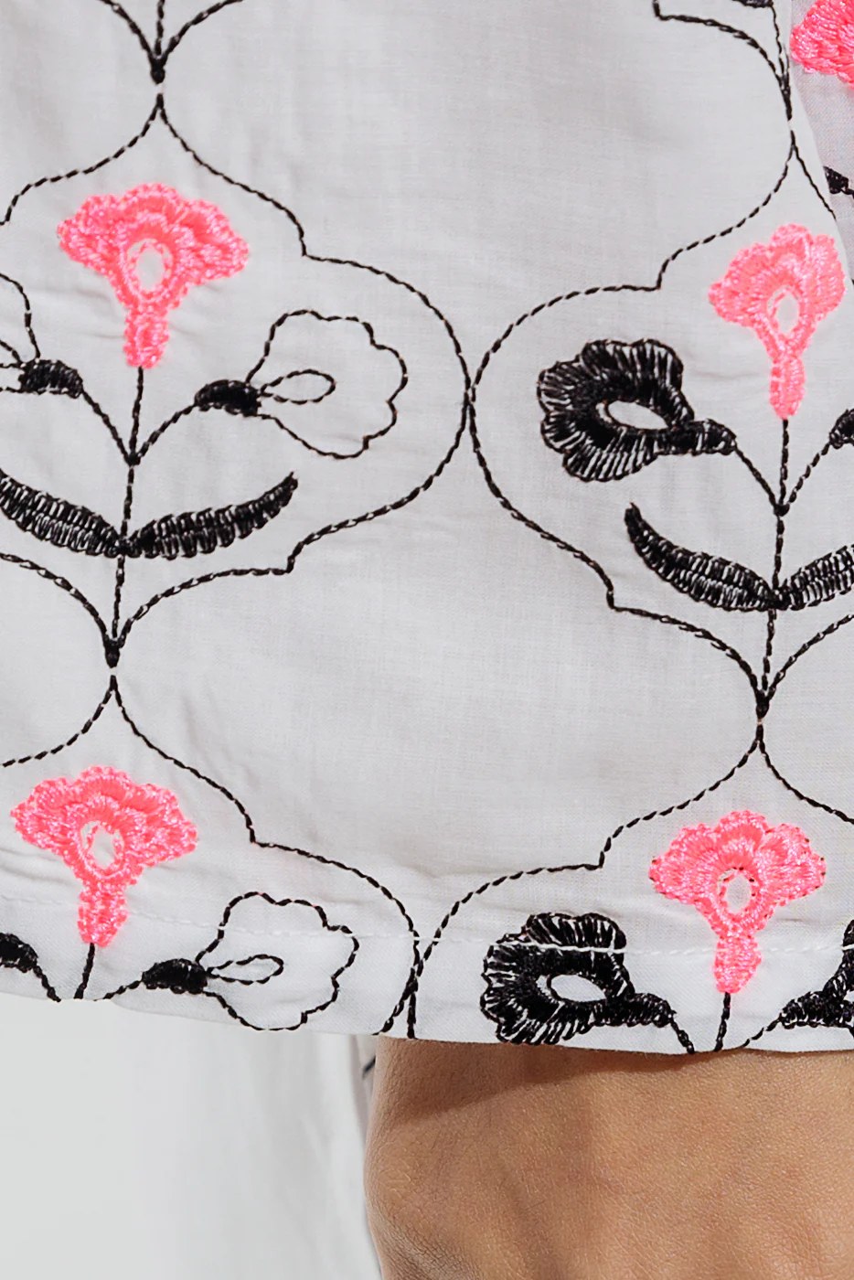 EMBROIDERED LAWN SHIRT (PRET) - Image 3