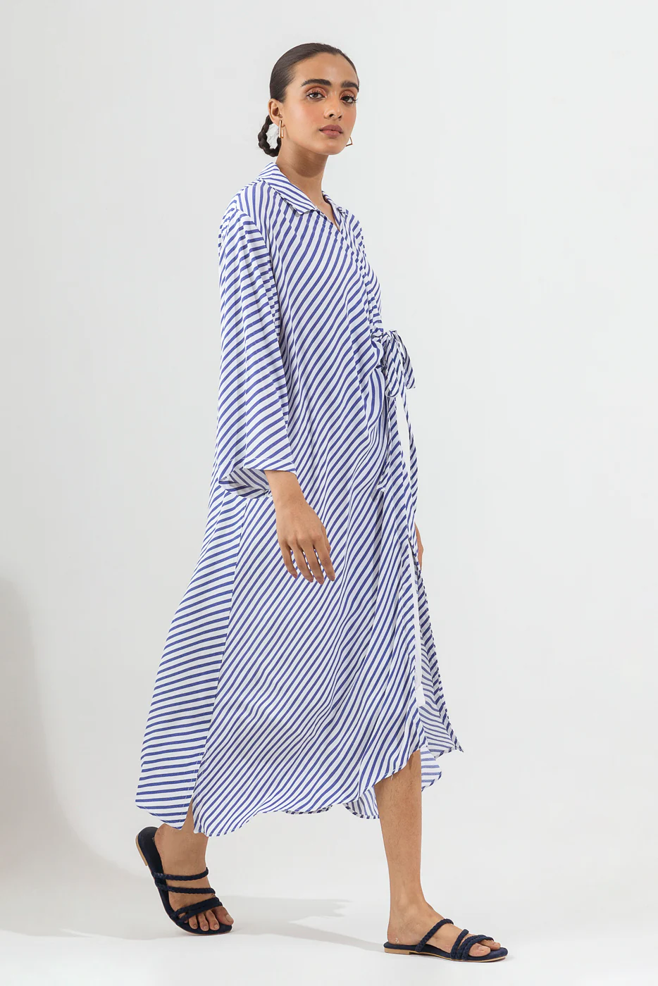 WHITE AND BLUE STRIPED KNOTTING DRESS - Image 3