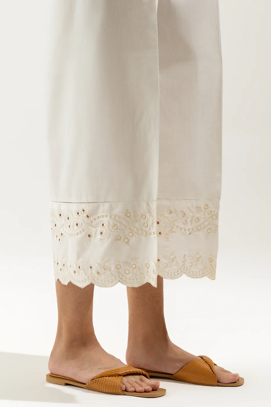 EMBROIDERED SLACK PANTS