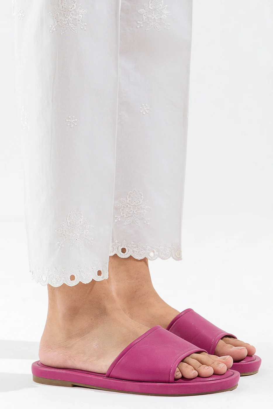 EMBROIDERED STRAIGHT PANTS