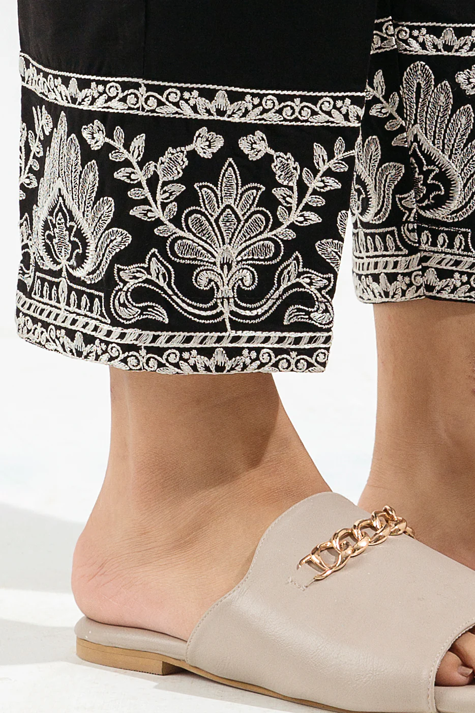 EMBROIDERED STRAIGHT PANTS - Image 2