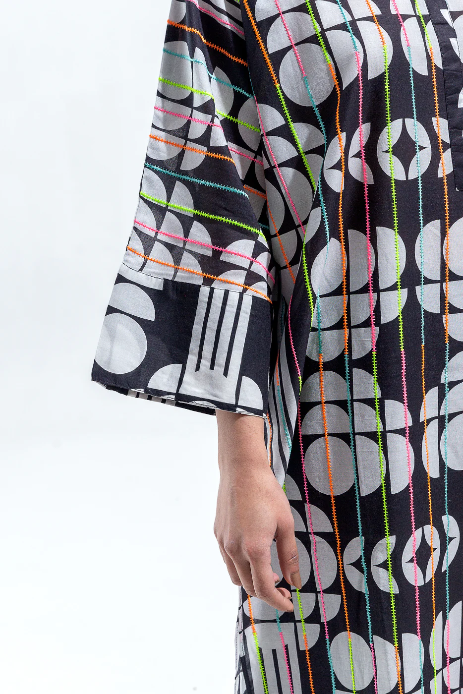 EMBROIDERED LAWN SHIRT (PRET) - Image 2