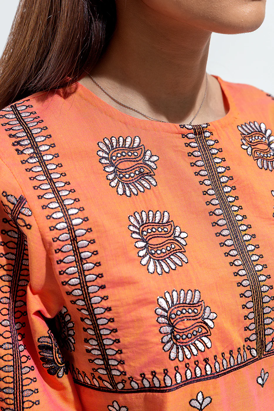 EMBROIDERED FUSION TOP (PRET) - Image 3