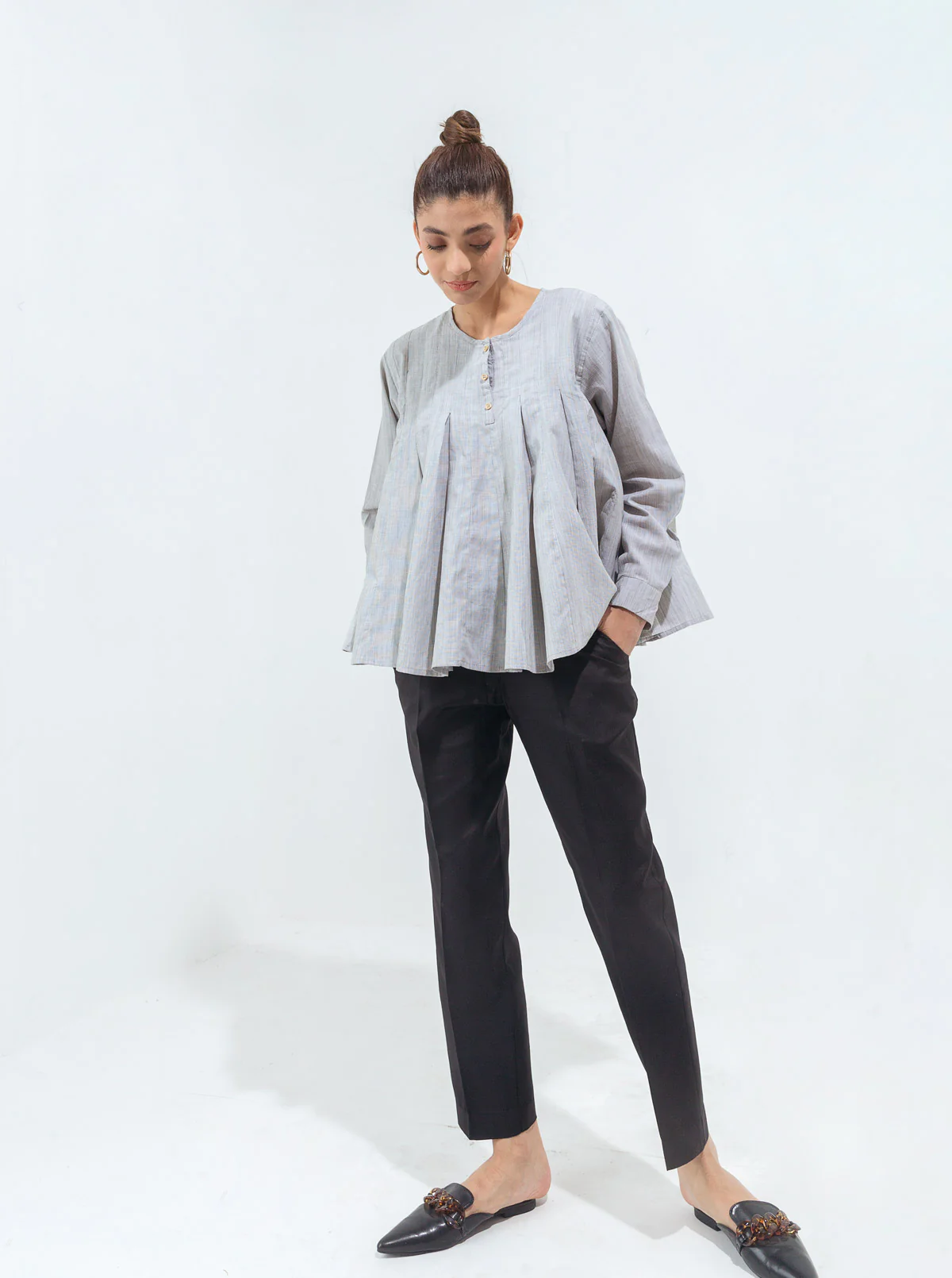 GRAY TEXTURED PLEATED PEPLUM