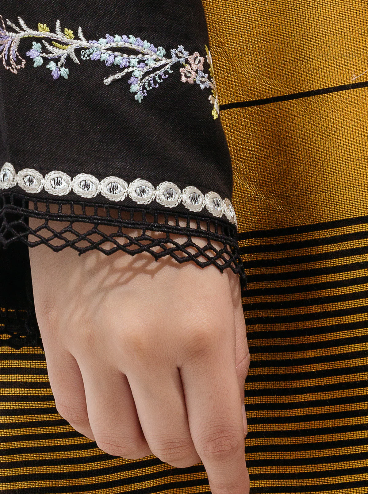 EMBROIDERED SHIRT WITH DUPATTA - Image 3