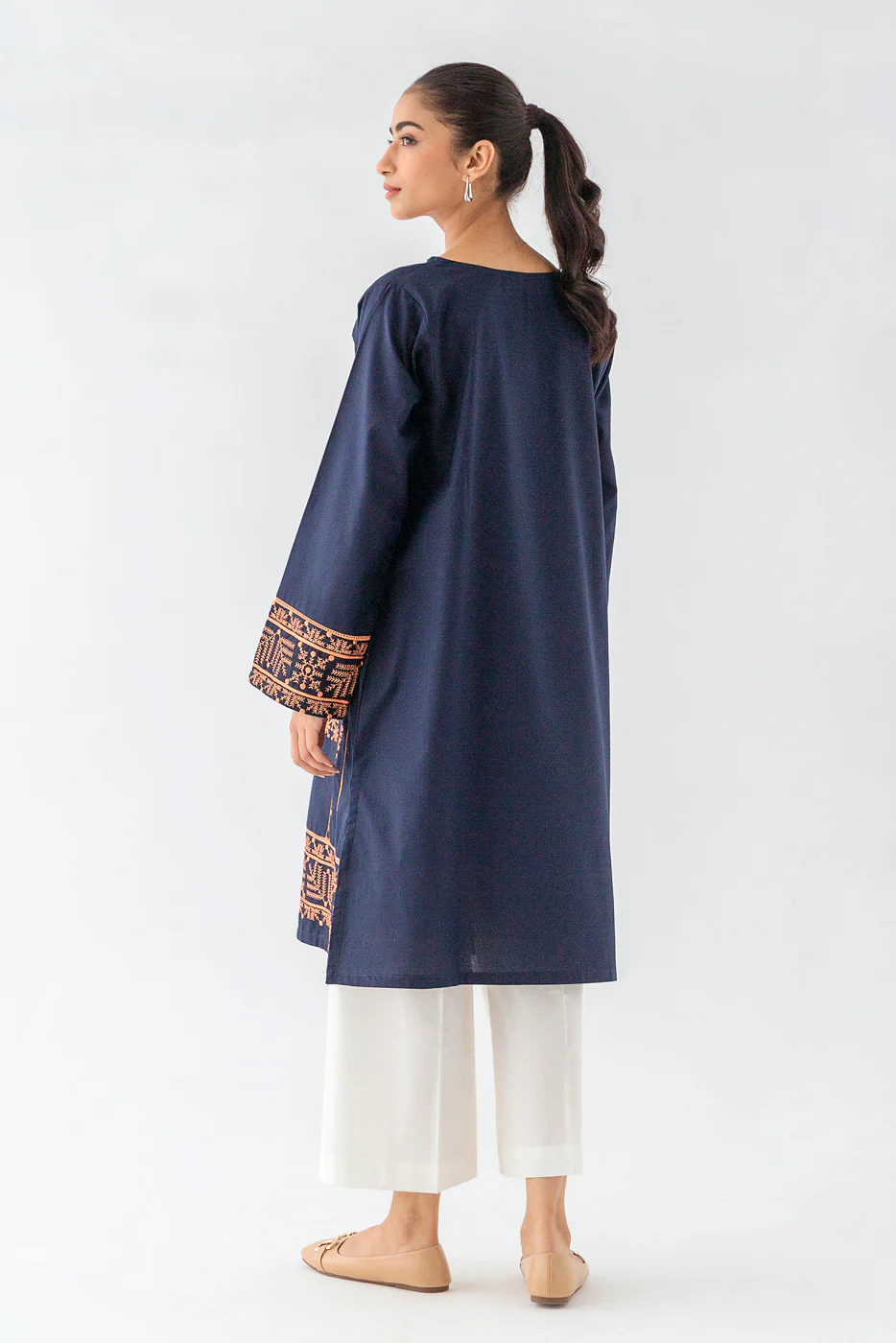 EMBROIDERED KHADDAR SHIRT (PRET) - Image 3