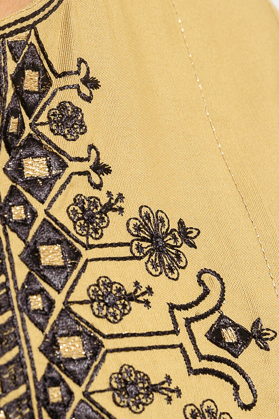 EMBROIDERED KHADDAR SHIRT (PRET) - Image 4