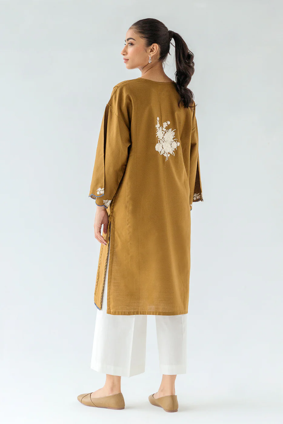 EMBROIDERED SLUB KHADDAR SHIRT (PRET) - Image 3