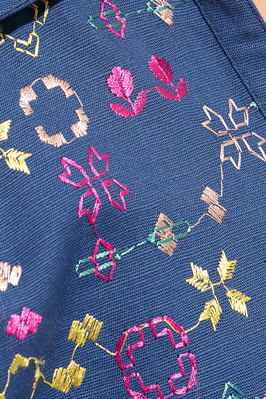 EMBROIDERED SLUB KHADDAR SHIRT (PRET) - Image 2