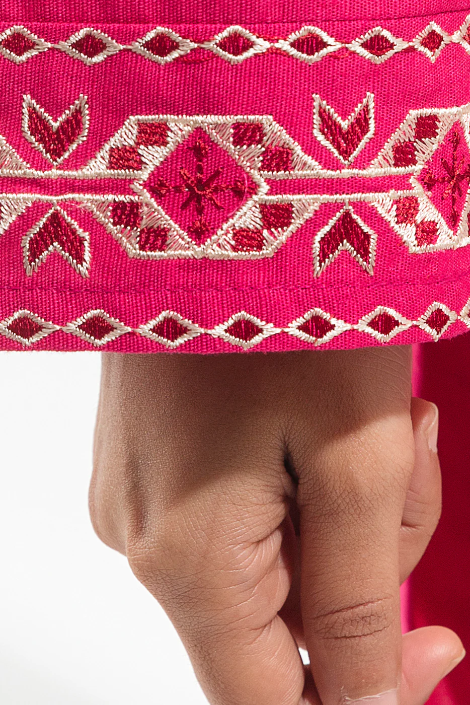 EMBROIDERED SLUB KHADDAR SHIRT (PRET) - Image 4