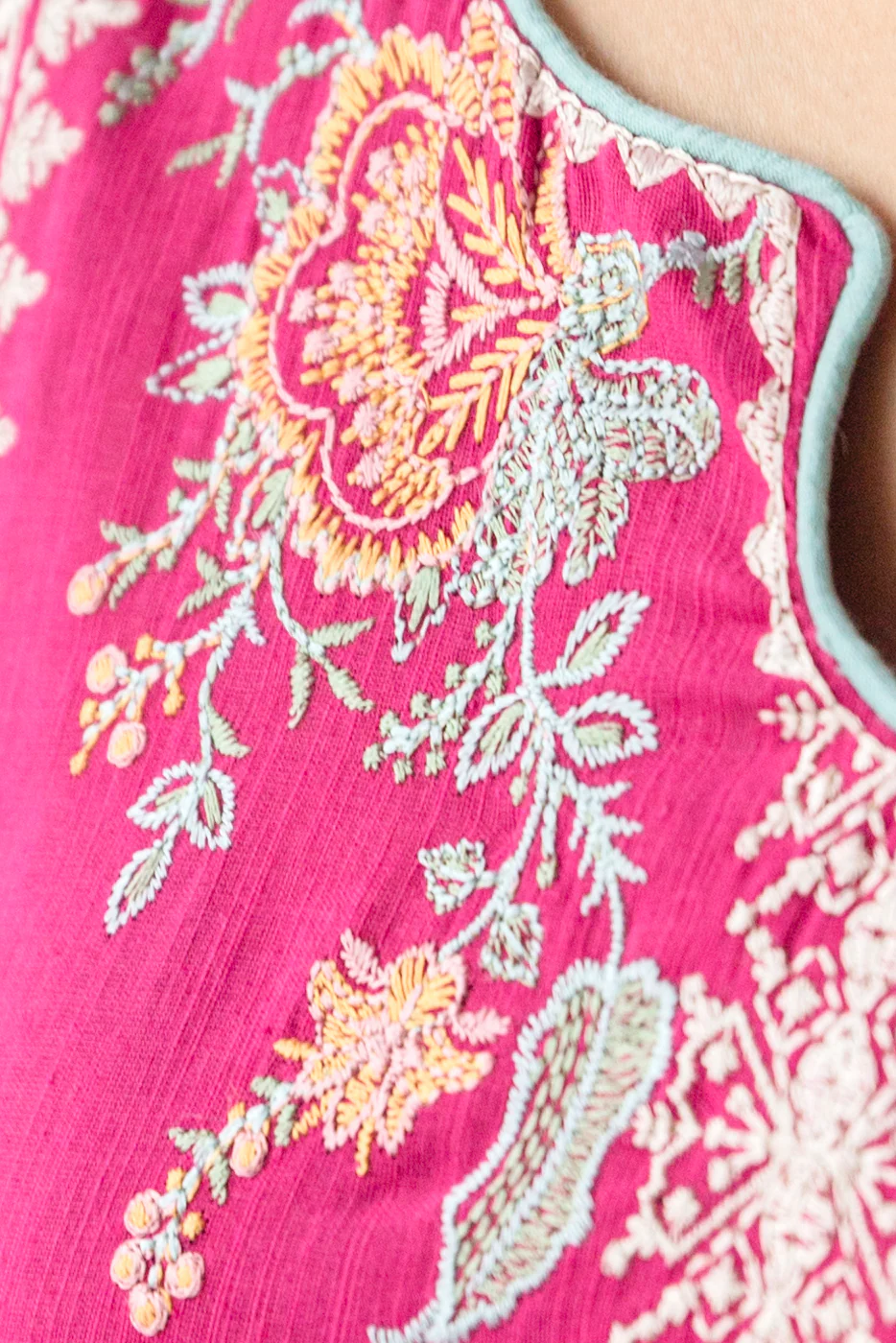 2 PIECE EMBROIDERED SLUB LAWN SUIT (LUXURY PRET) - Image 3