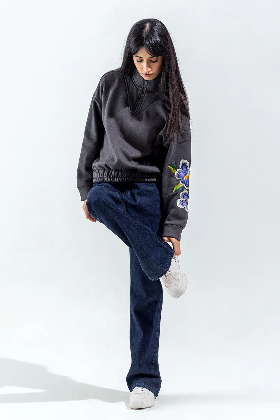 CROPPED EMBROIDERED SWEATSHIRT - Image 4