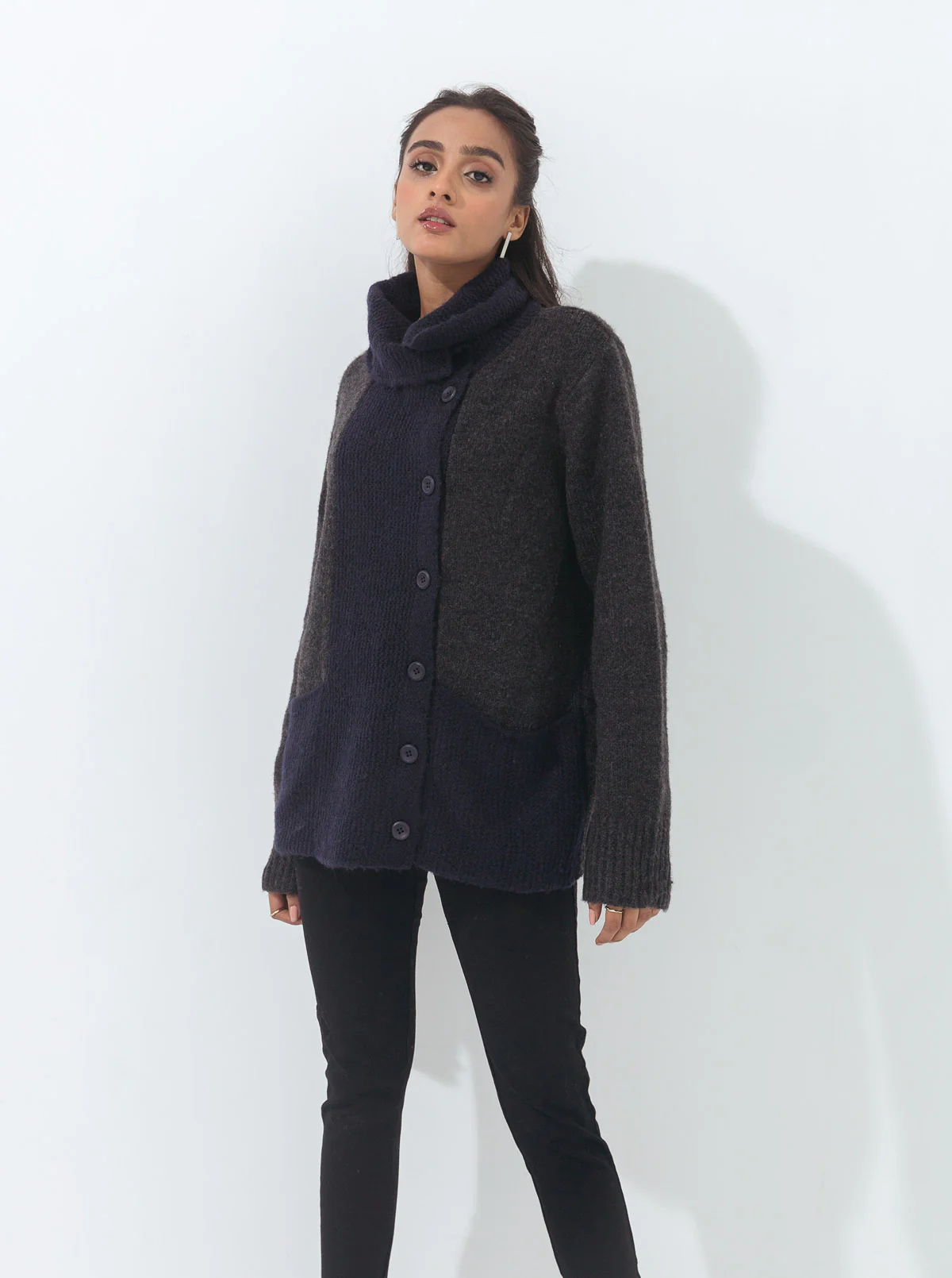 DARK GRAY & NAVY BLUE COLOR BLOCK CARDIGAN - Image 2