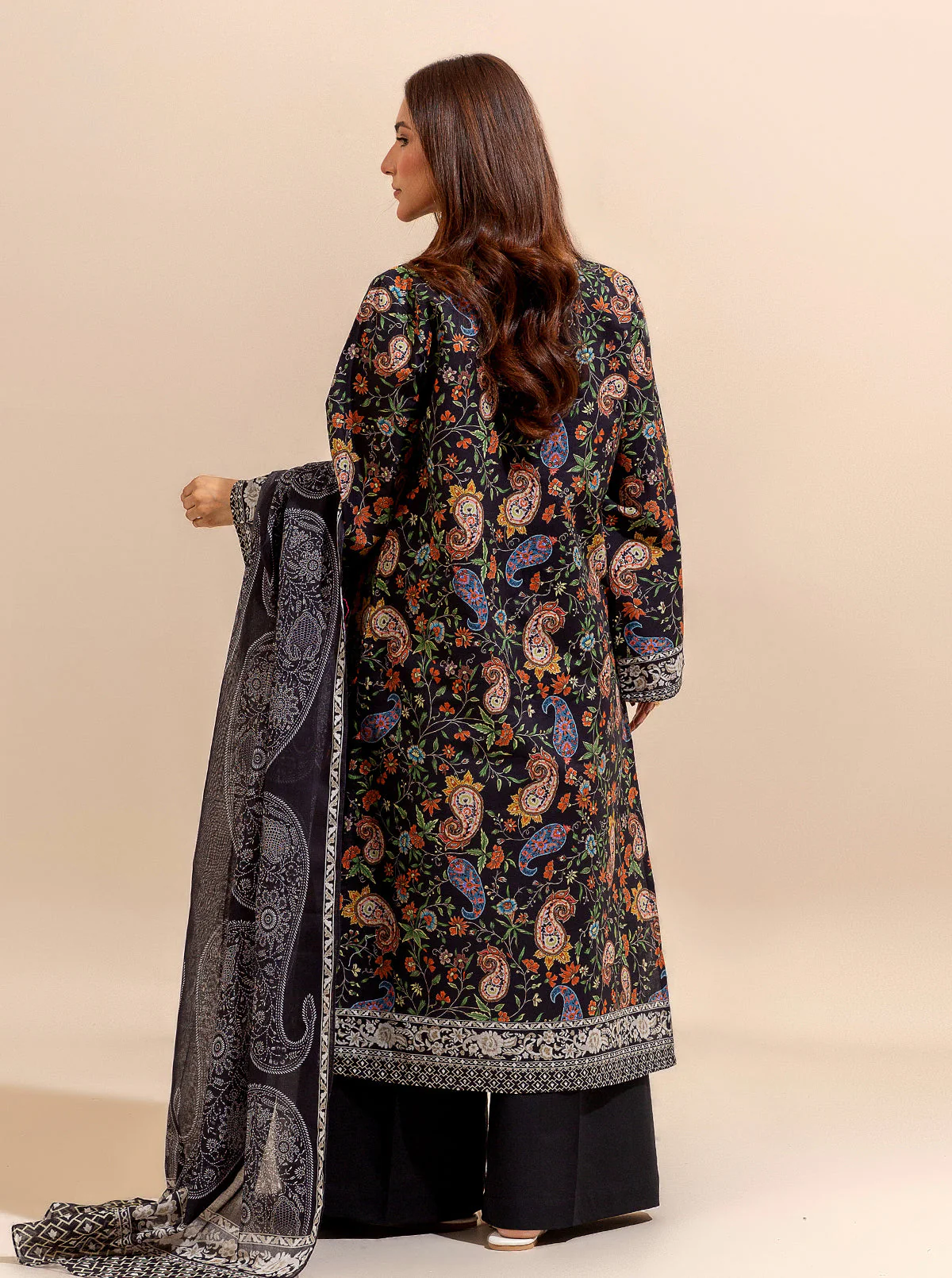 2 PIECE PRINTED LAWN SUIT-ROYAL SYMMETRY (UNSTITCHED) - Image 4