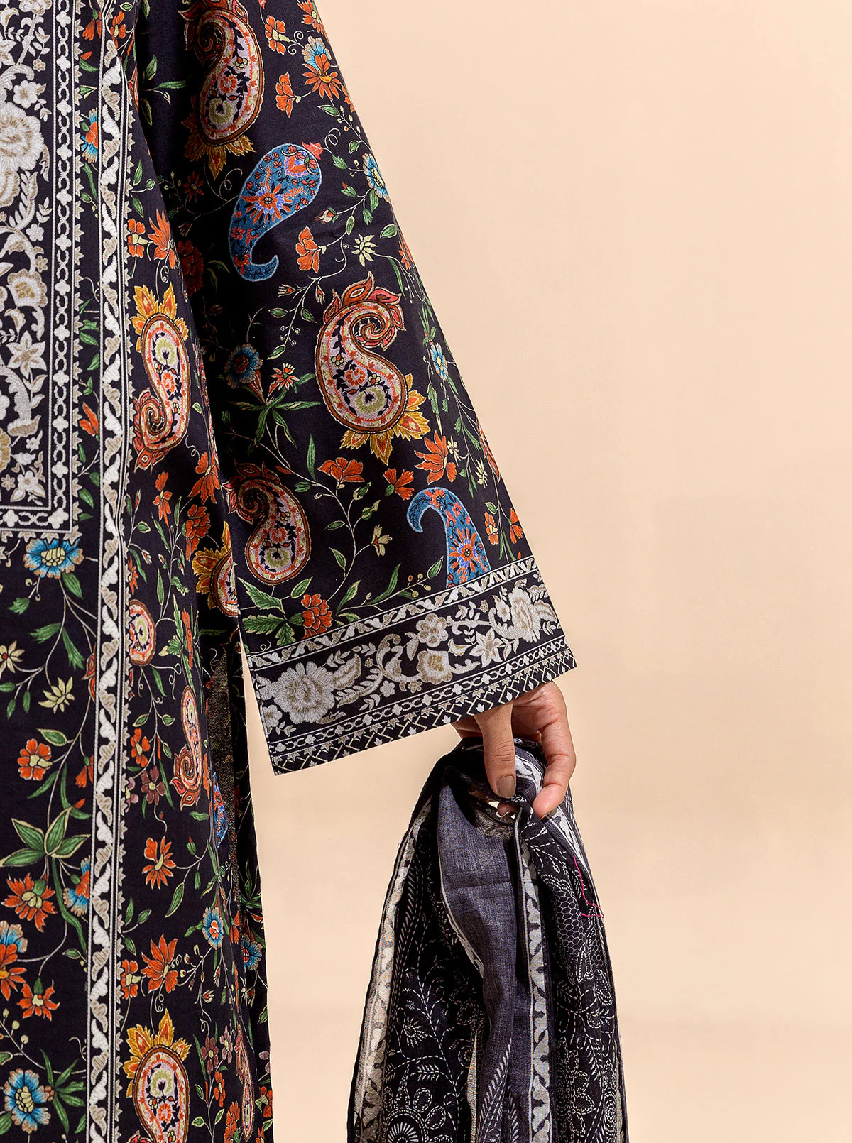2 PIECE PRINTED LAWN SUIT-ROYAL SYMMETRY (UNSTITCHED) - Image 6