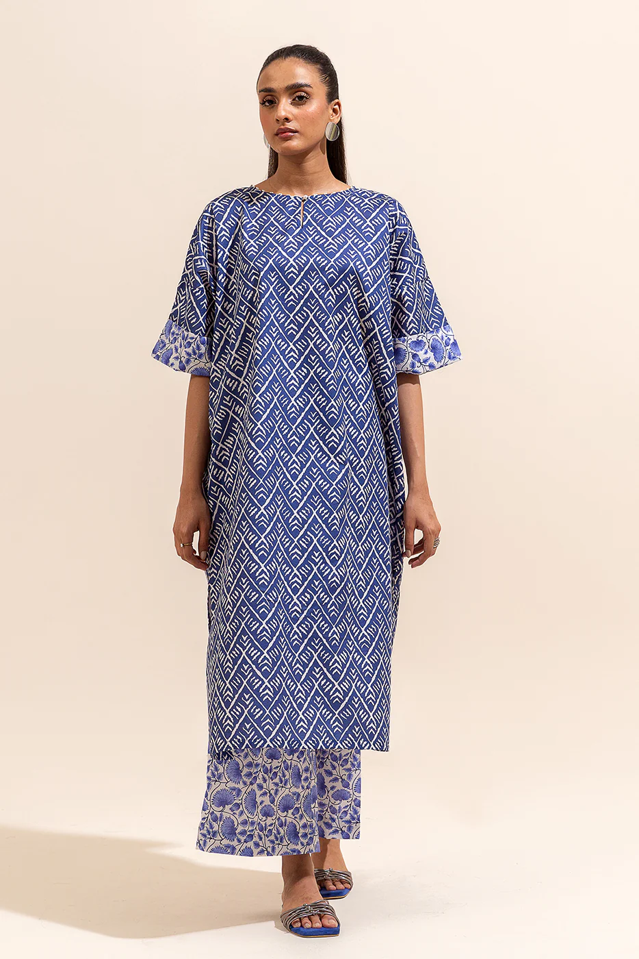2 PIECE PRINTED LAWN SUIT-NEON NAVY (UNSTITCHED) - Image 3