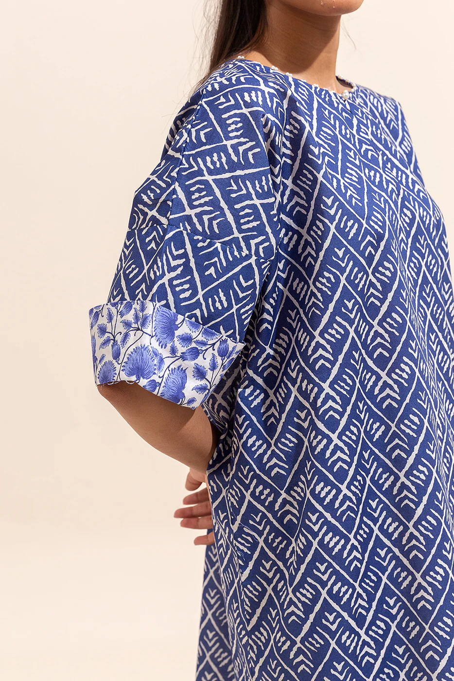 2 PIECE PRINTED LAWN SUIT-NEON NAVY (UNSTITCHED) - Image 4