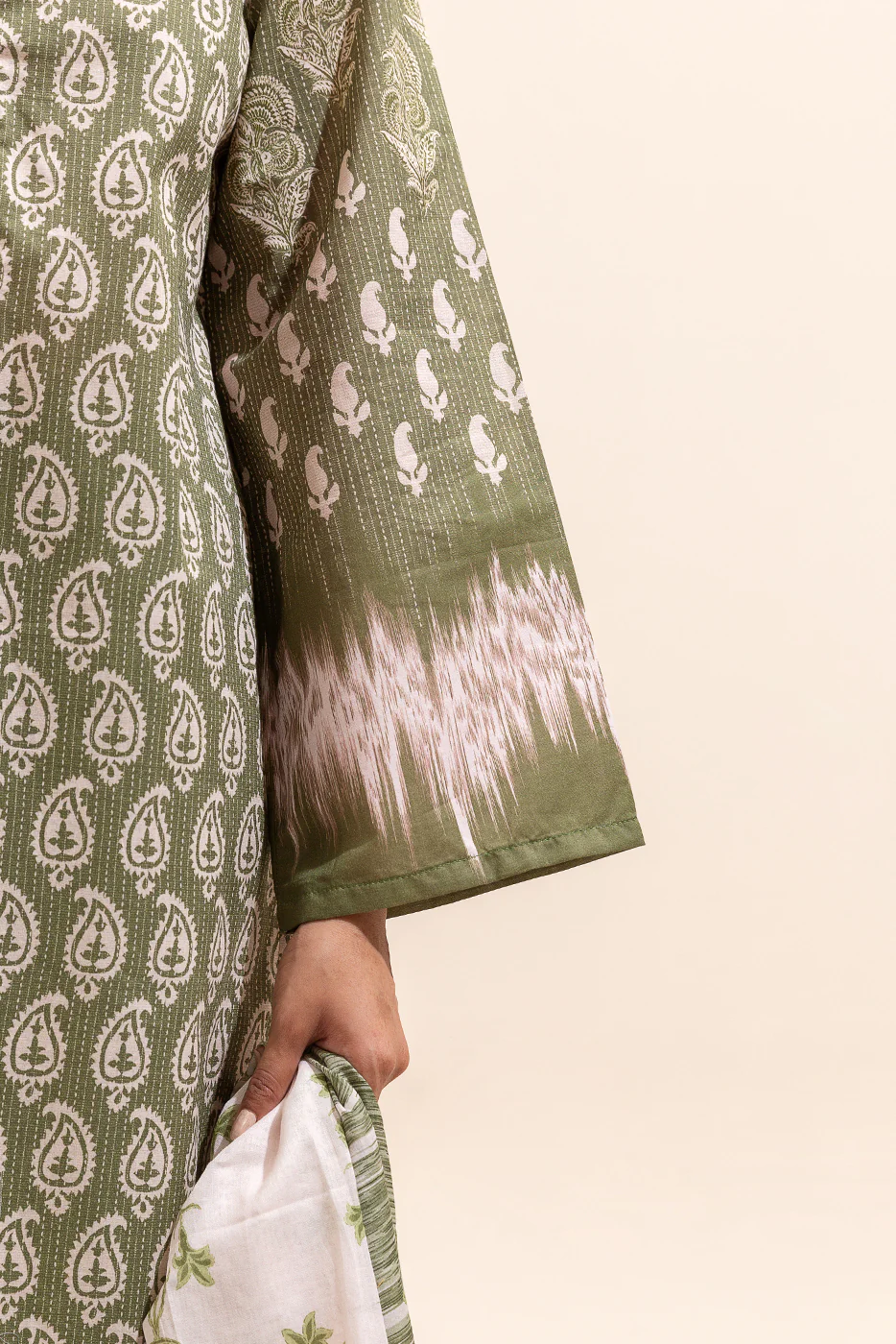 3 PIECE PRINTED LAWN SUIT-APPLE NILE (UNSTITCHED) - Image 3