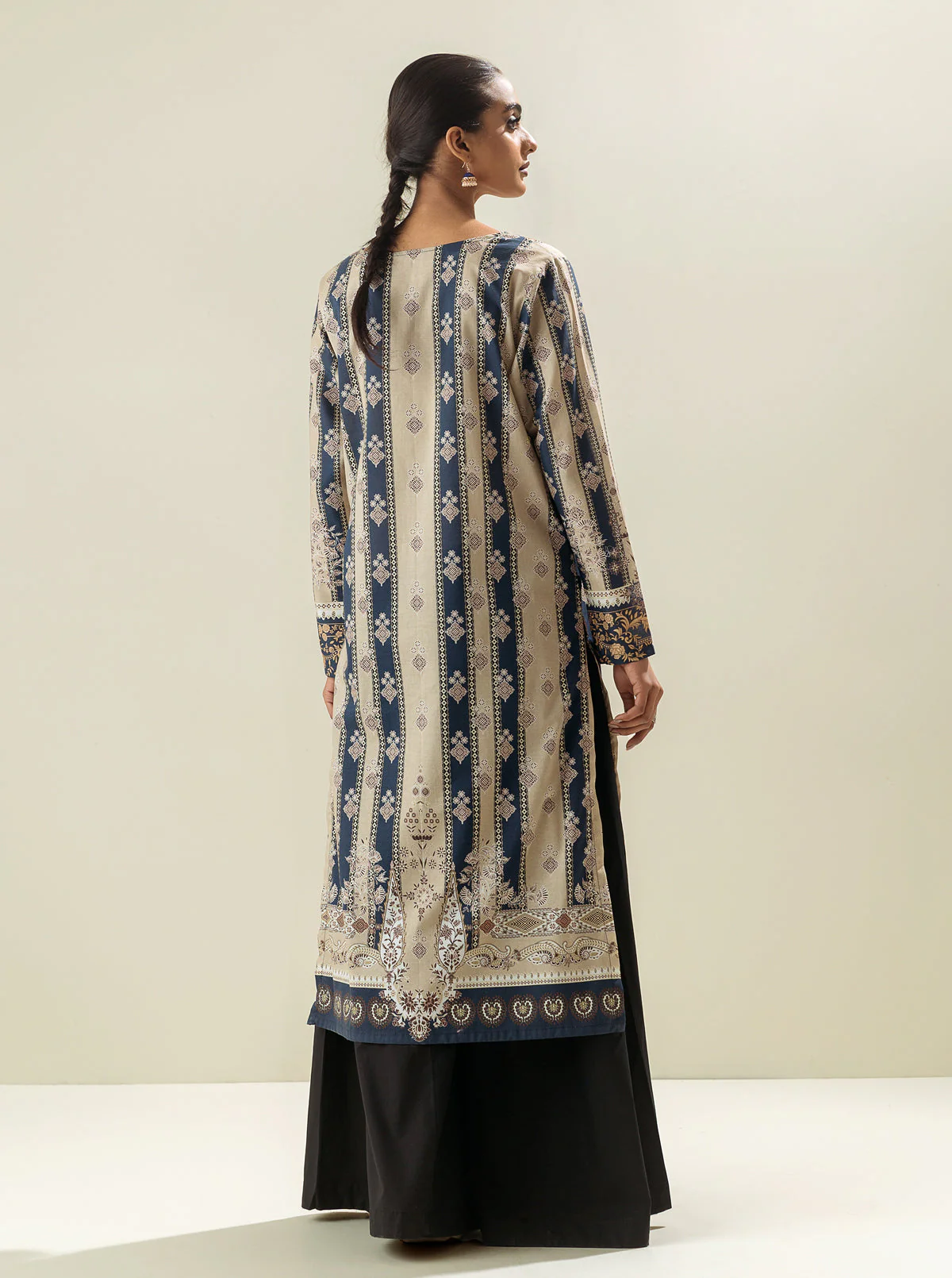 1 PIECE - PRINTED LAWN SHIRT - STATUESQUE FLOWER - Image 2