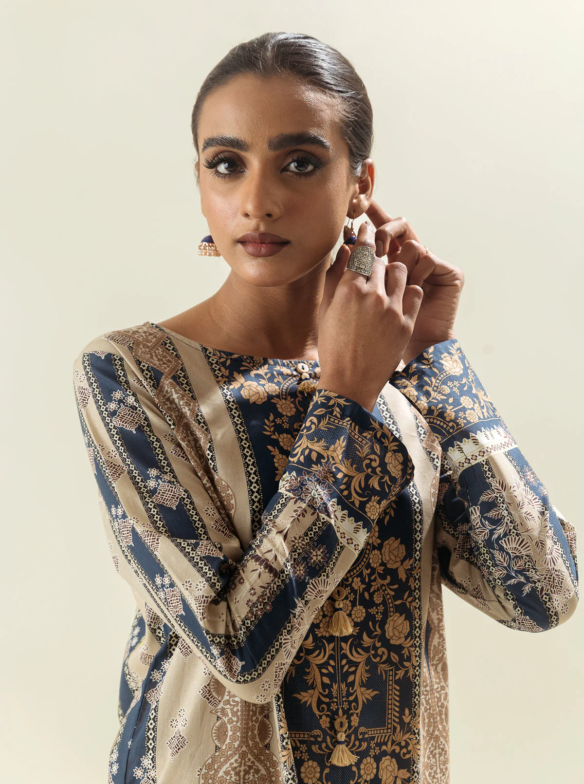 1 PIECE - PRINTED LAWN SHIRT - STATUESQUE FLOWER - Image 4
