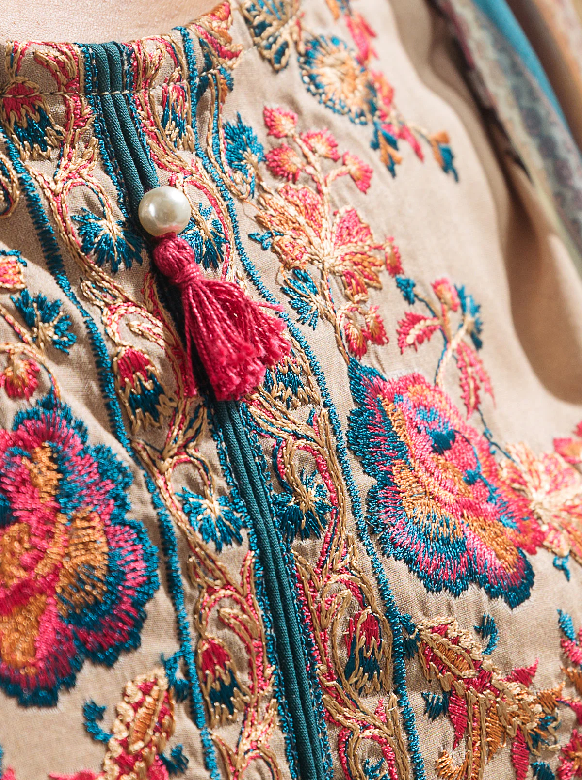 3 PIECE - EMBROIDERED LAWN SUIT - IMPERIAL REVEAL - Image 5