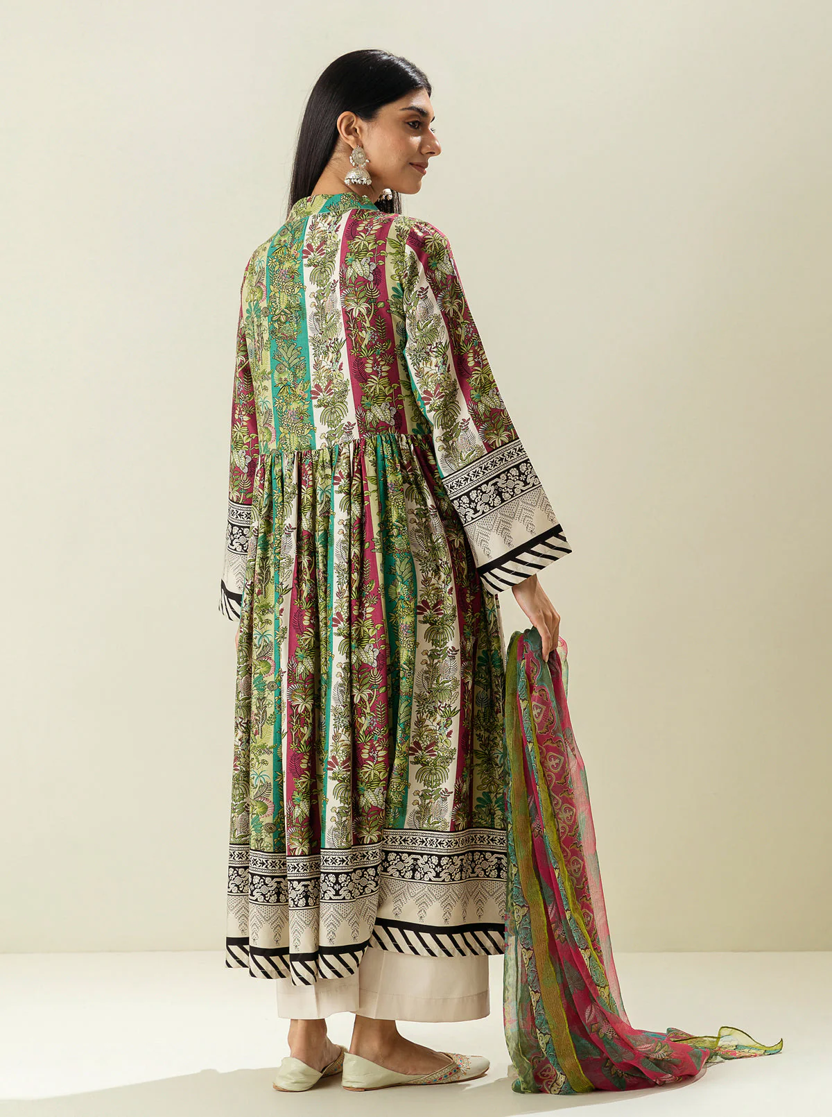 3 PIECE - PRINTED LAWN SUIT - ERA OF FLORAL - Image 3