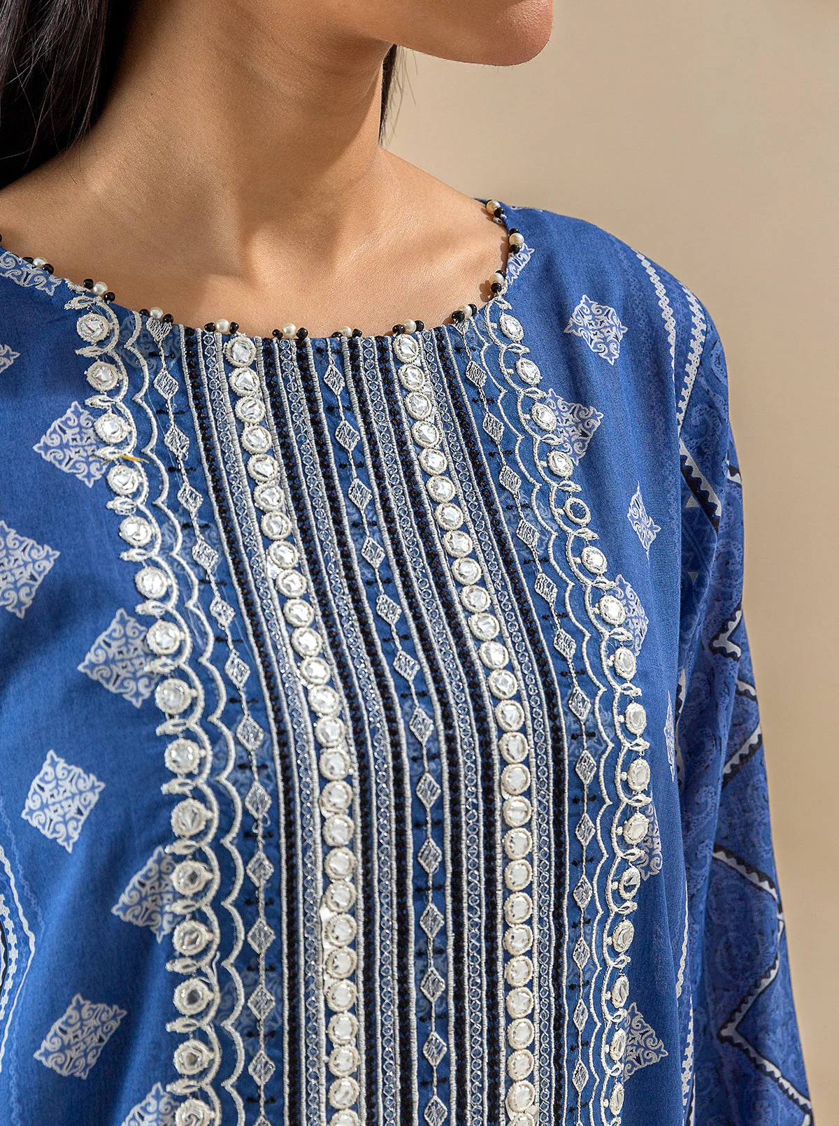 3 PIECE EMBROIDERED LAWN SUIT-BRIGHT STAR (UNSTITCHED) - Image 5
