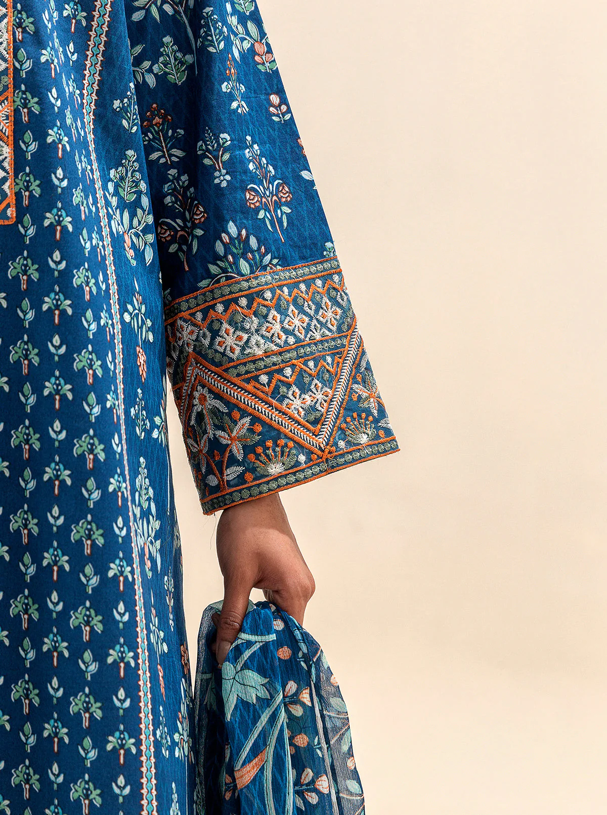 3 PIECE EMBROIDERED LAWN SUIT-NOUVEAU MAGIC (UNSTITCHED) - Image 3