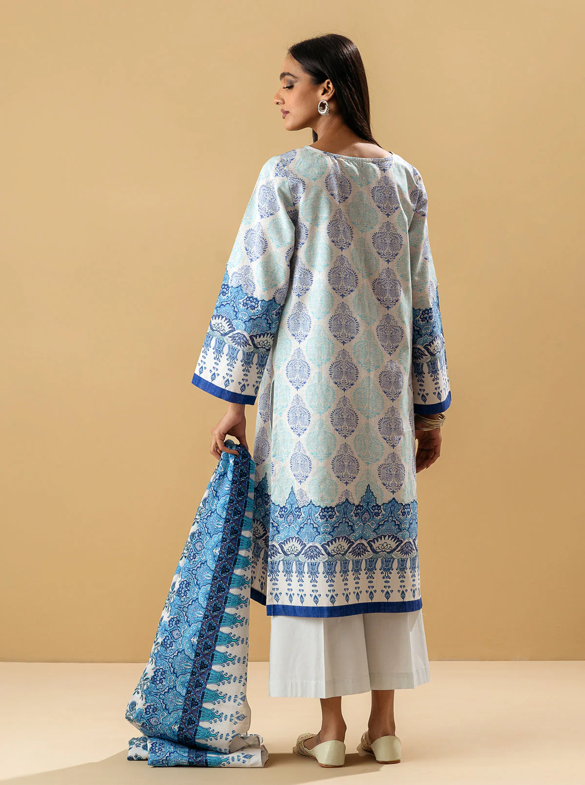 3 PIECE - EMBROIDERED KHADDAR SUIT - EARTHY  TOILE - Image 5
