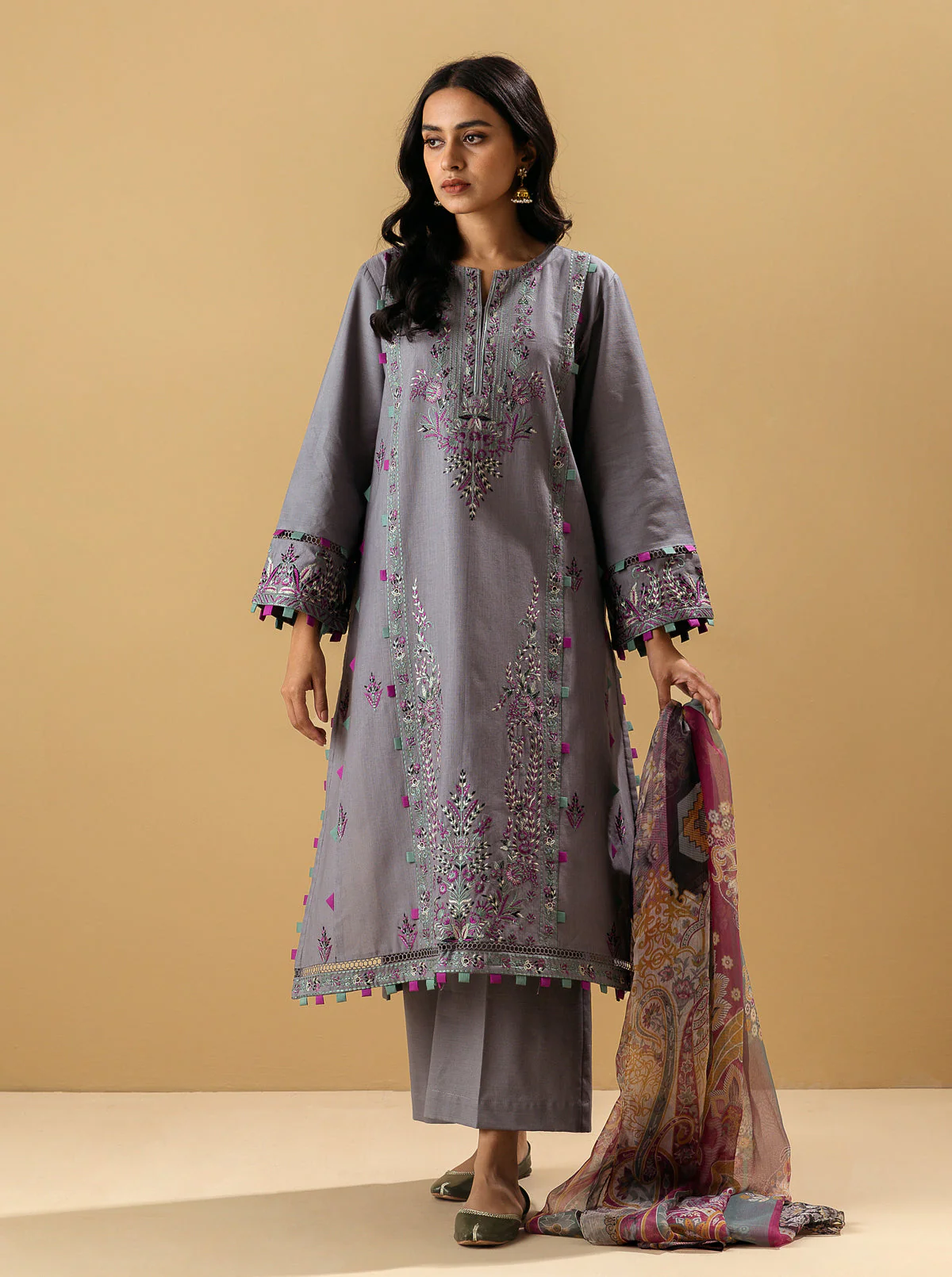 3 PIECE - EMBROIDERED KHADDAR SUIT - FROST GRAY - Image 4