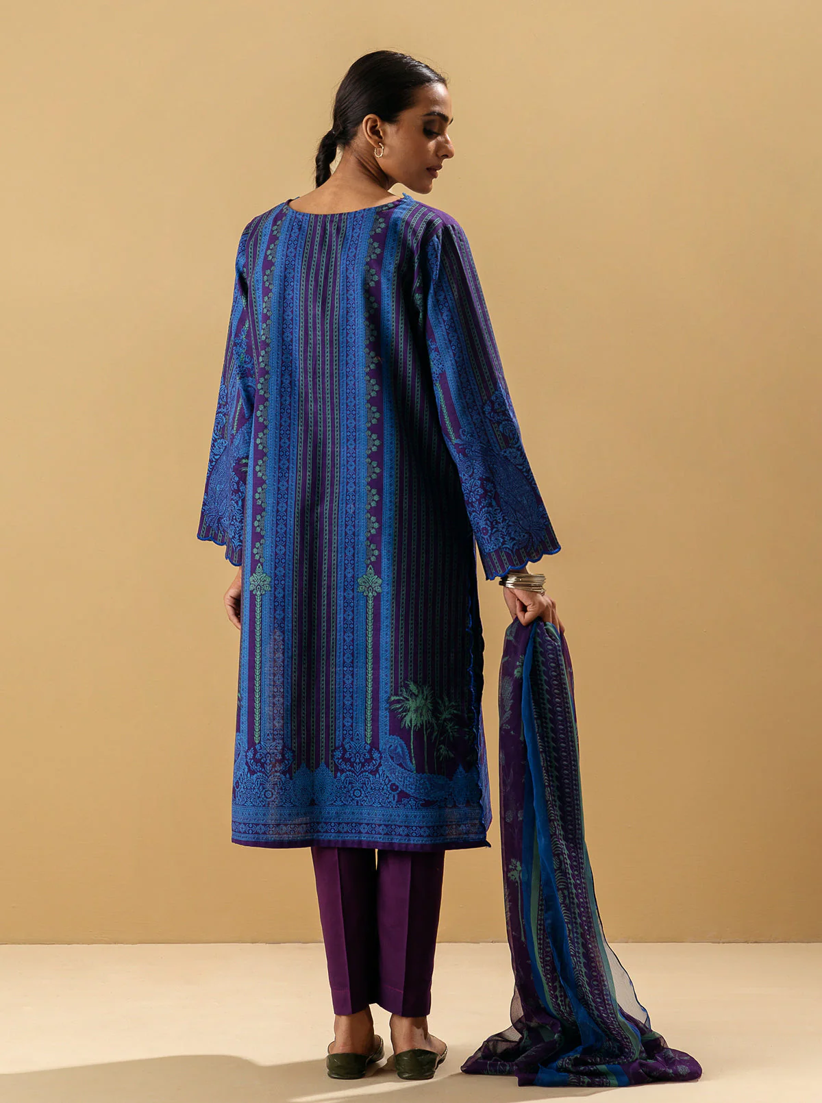 3 PIECE - PRINTED KHADDAR SUIT - MAJESTIC PLUM - Image 5