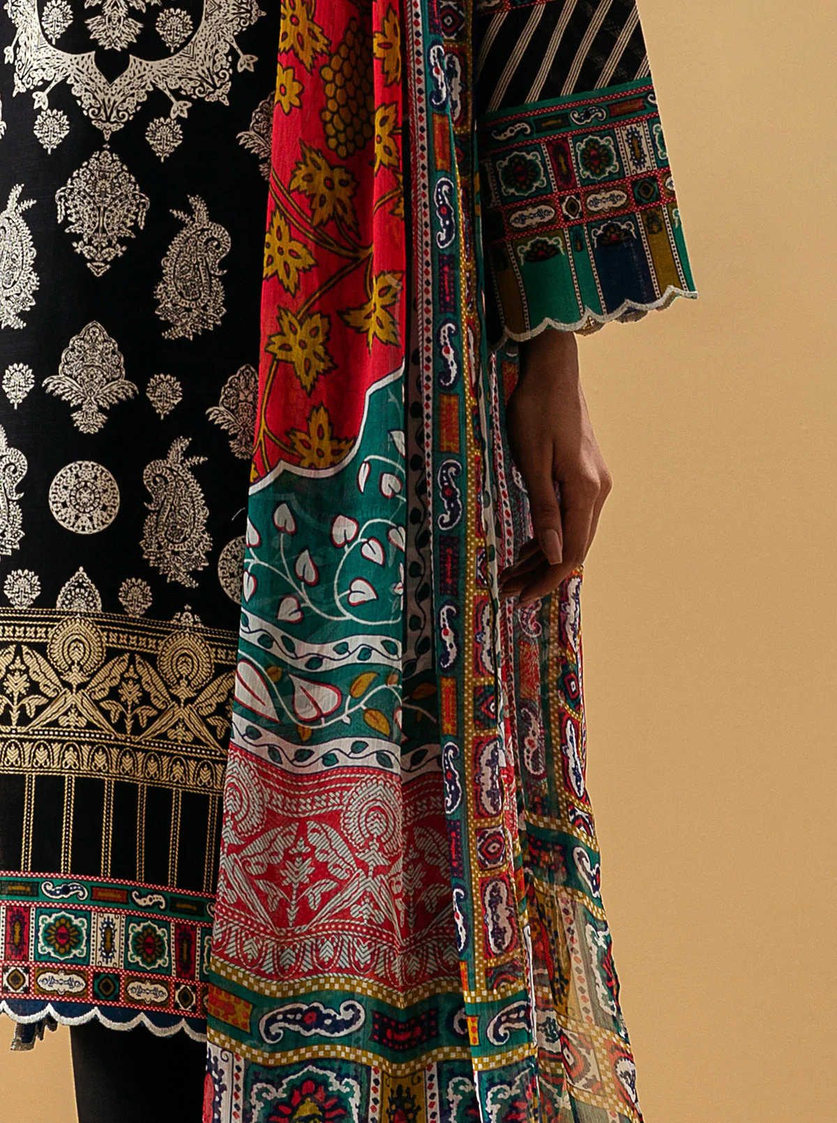 3 PIECE - PRINTED KHADDAR SUIT - DARK PAISLEY - Image 2