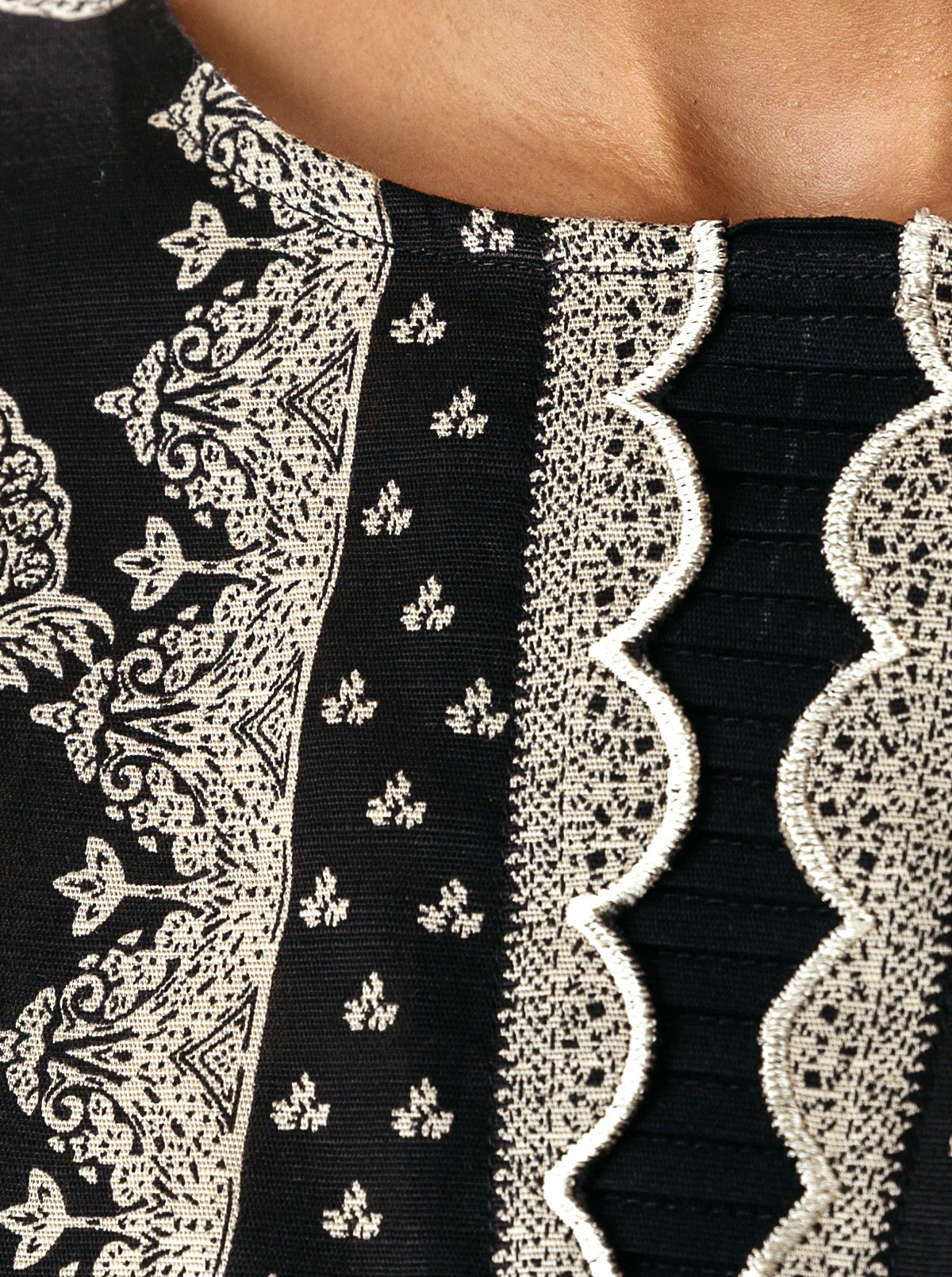 3 PIECE - PRINTED KHADDAR SUIT - DARK PAISLEY - Image 3