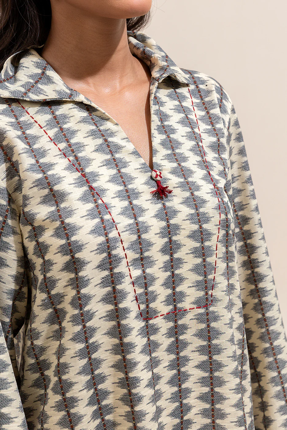 2 PIECE PRINTED KHADDAR SUIT-GREY WEAVE (UNSTITCHED) - Image 4