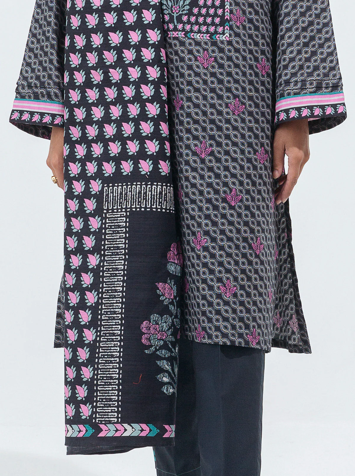 3 PIECE - PRINTED KHADDAR SUIT - ETHNIC CHIC - Image 2