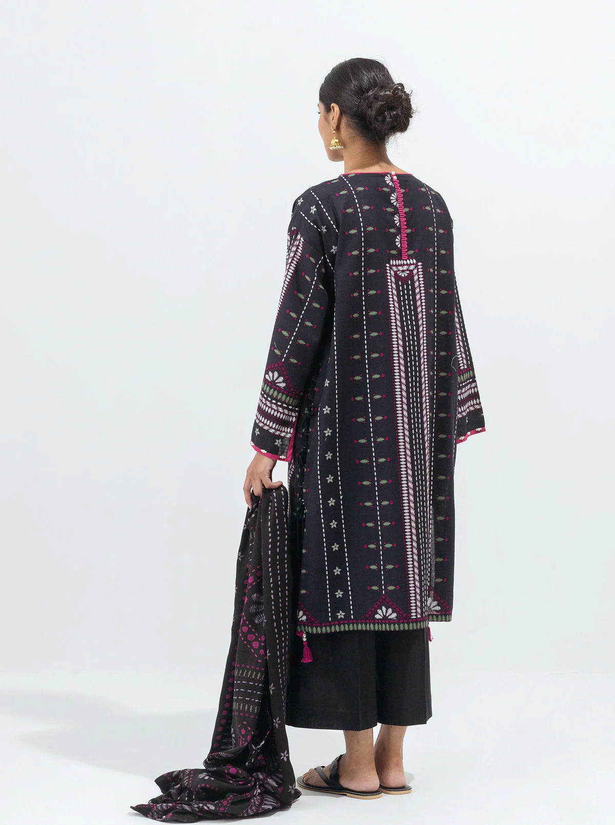 3 PIECE - PRINTED WITH SHAWL  KHADDAR SUIT - CLASSIC BLACK - Image 7