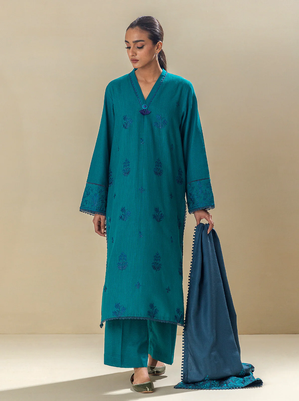 3 PIECE - EMBROIDERED KHADDAR SUIT WITH EMBROIDERED SHAWL - SHALLOW POND - Image 2