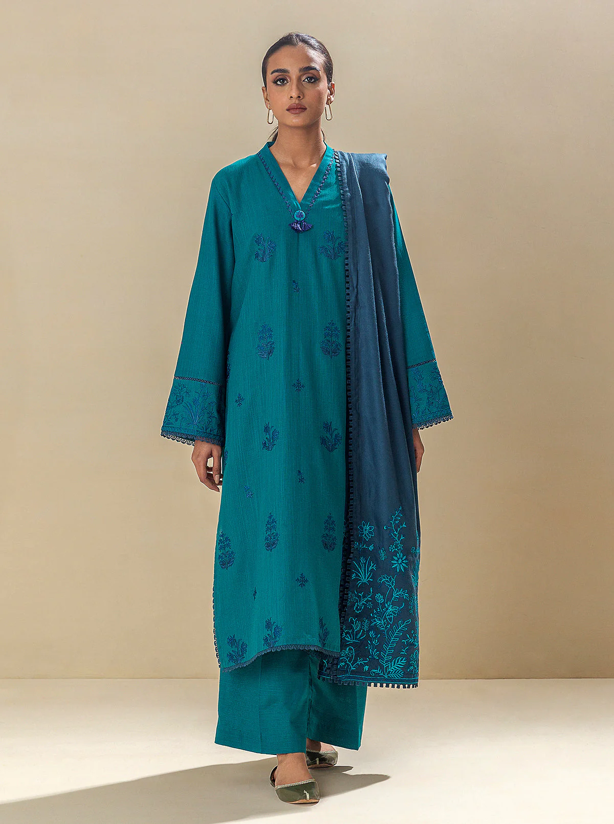 3 PIECE - EMBROIDERED KHADDAR SUIT WITH EMBROIDERED SHAWL - SHALLOW POND - Image 5