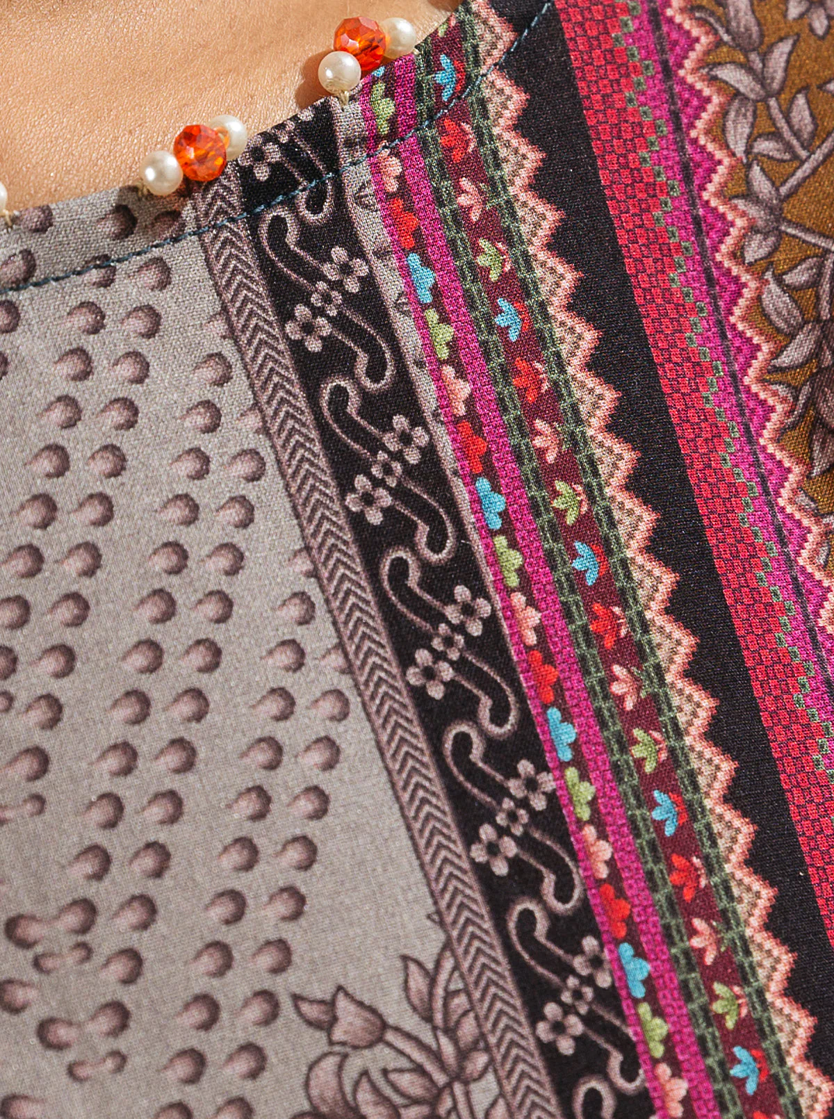 3 PIECE - PRINTED LAWN SUIT - OPULENT BOTANIC - Image 4