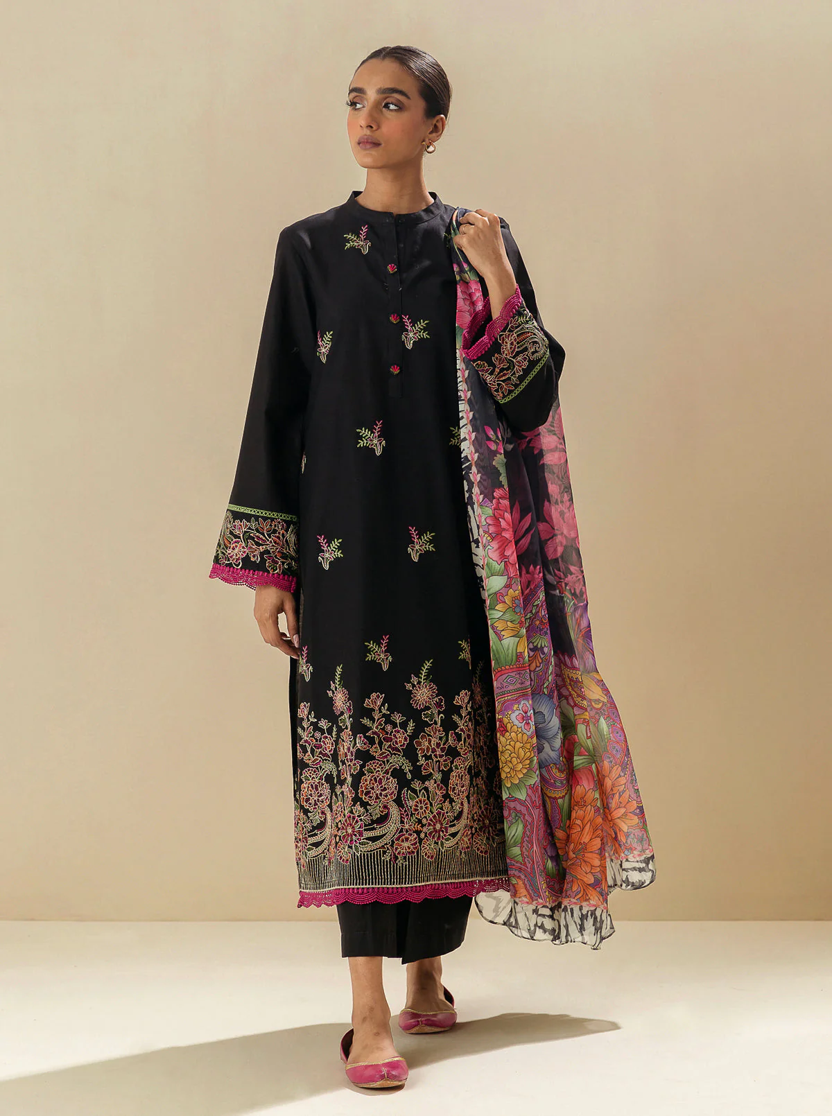 3 PIECE - EMBROIDERED LAWN SUIT - EBONY SHINE