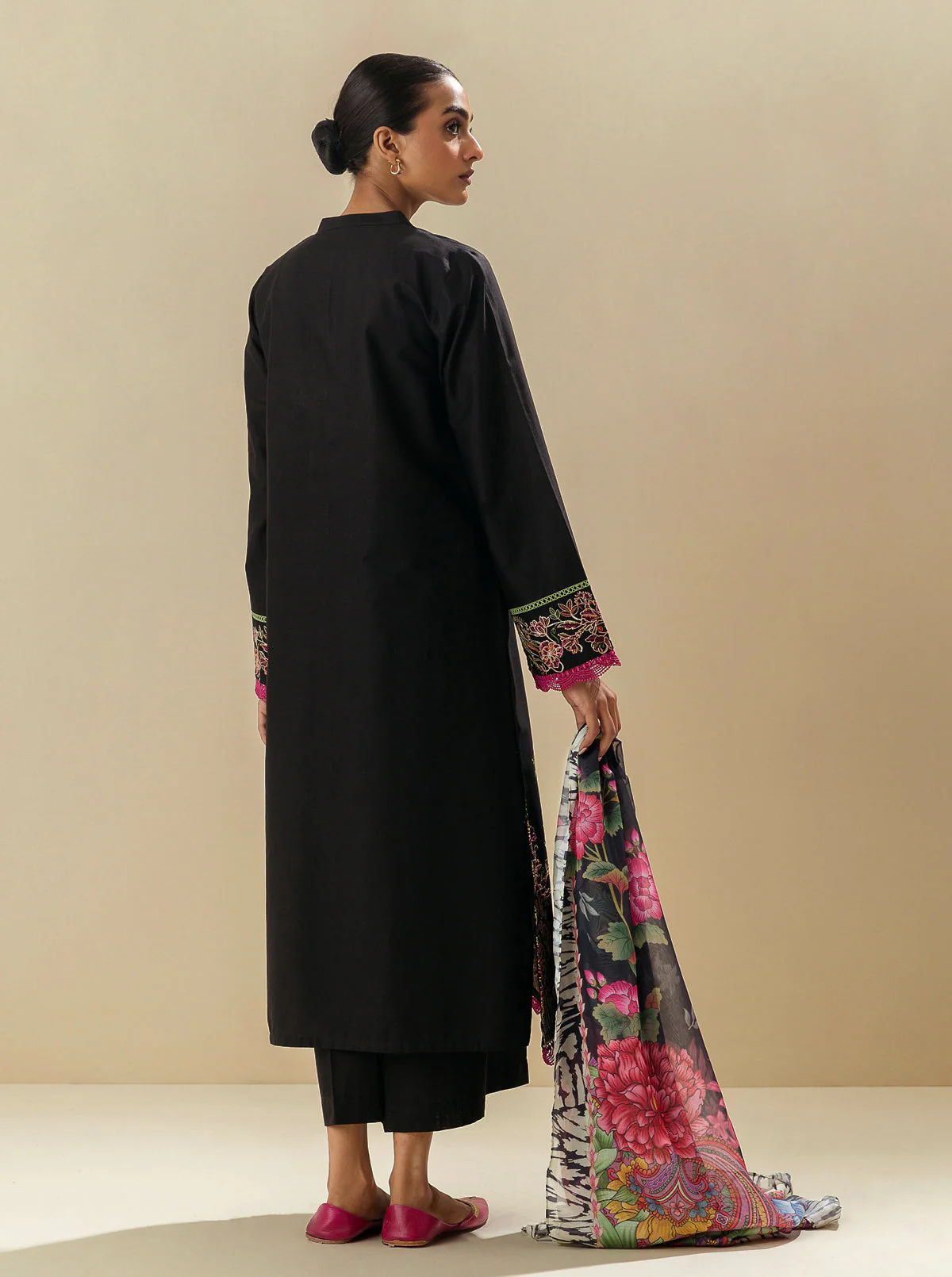 3 PIECE - EMBROIDERED LAWN SUIT - EBONY SHINE - Image 4