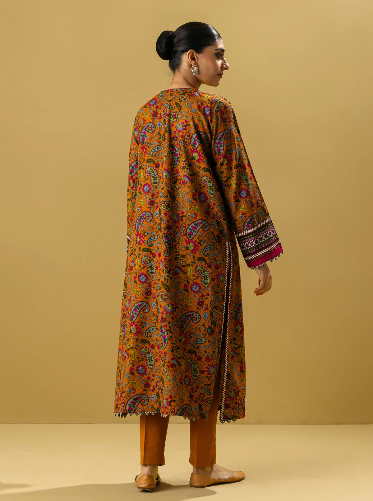 2 PIECE - PRINTED KHADDAR SUIT - STRAW HARREST - Image 2