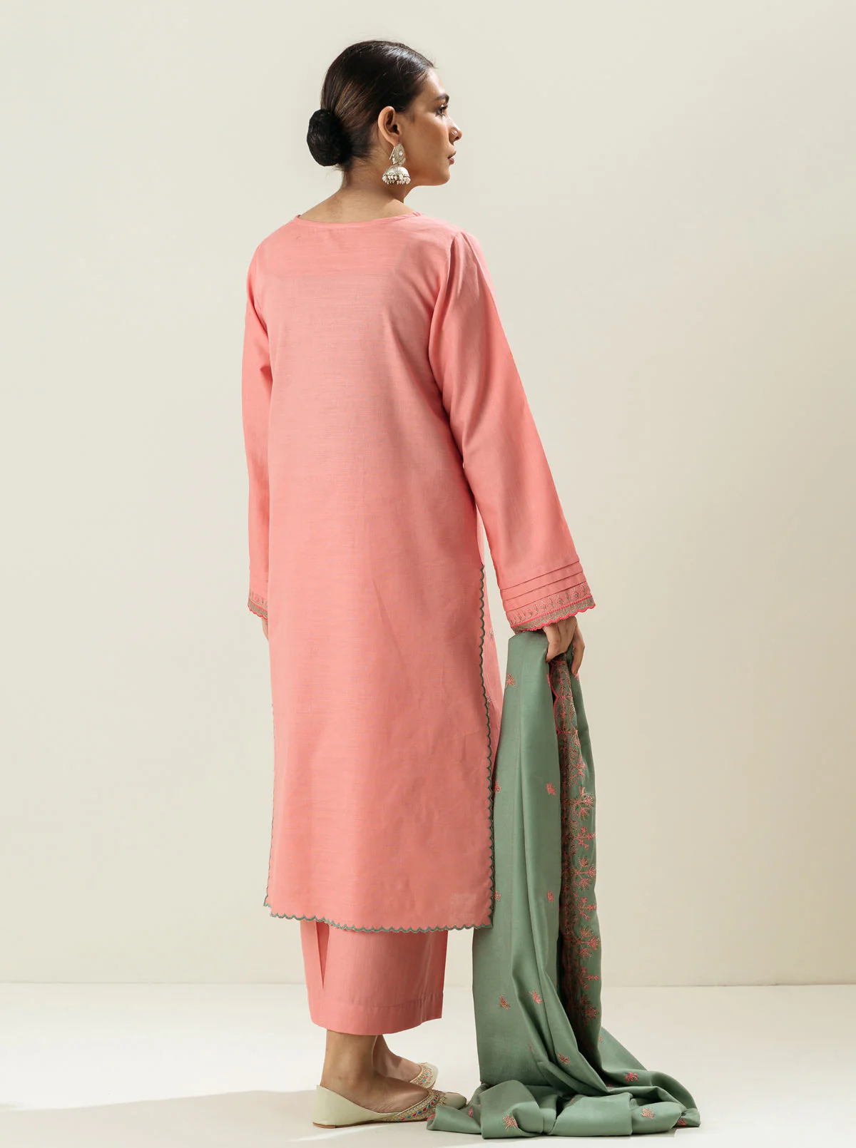 3 PIECE - EMBROIDERED  KHADDAR SUIT - PINK SHADOW - Image 5