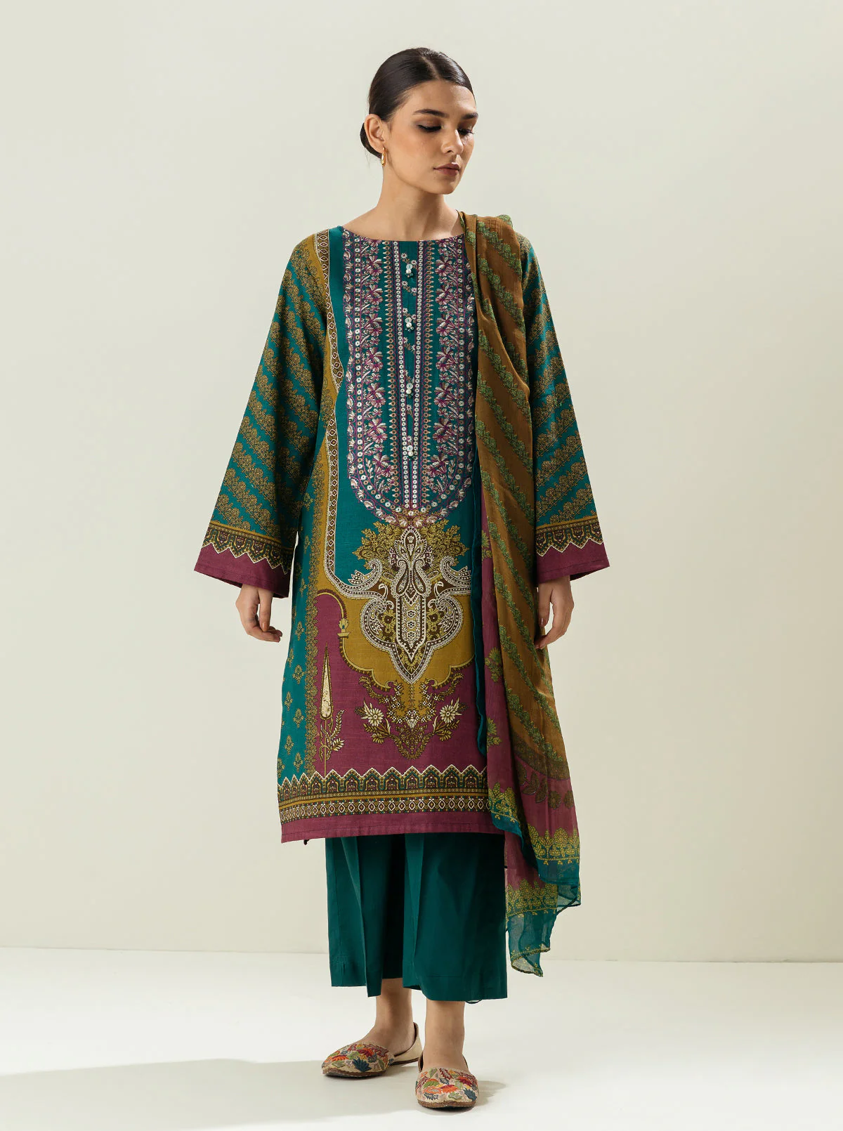 3 PIECE - EMBROIDERED KHADDAR SUIT - TURQVOISE BRD