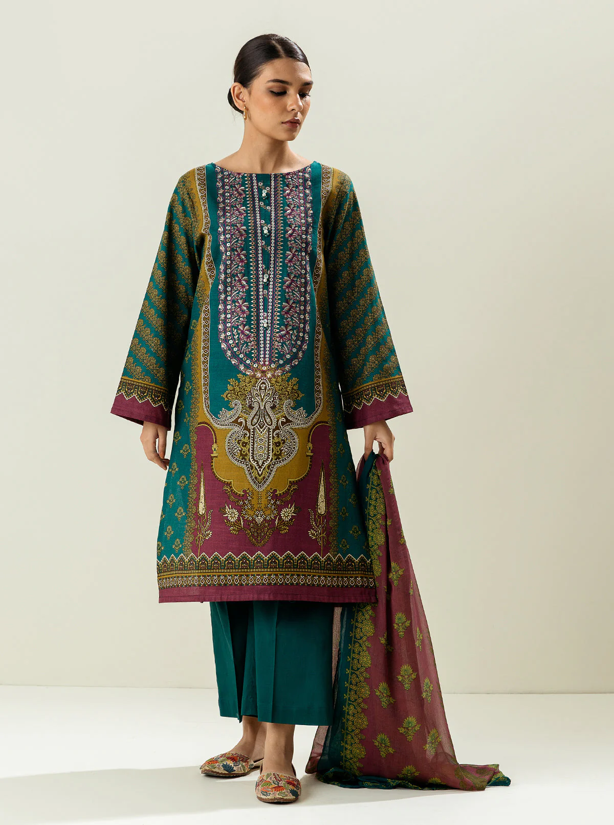 3 PIECE - EMBROIDERED KHADDAR SUIT - TURQVOISE BRD - Image 2