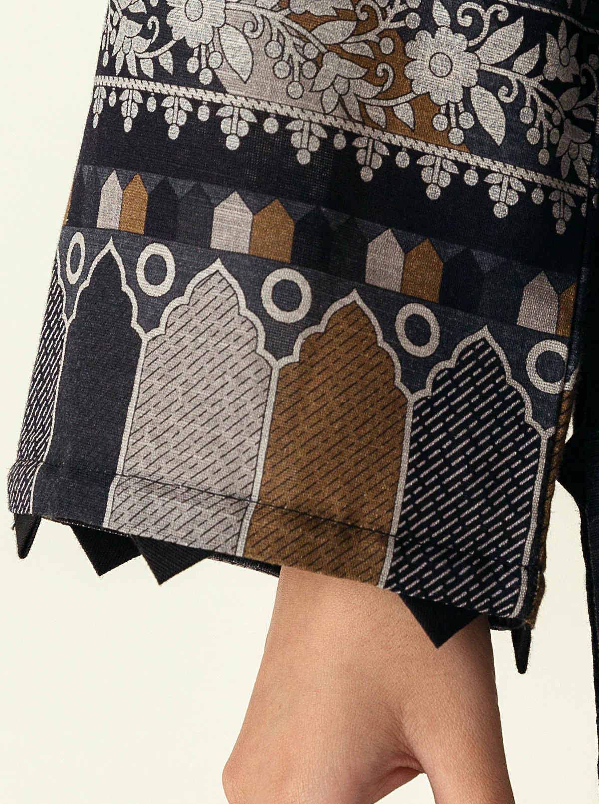 3 PIECE - PRINTED KHADDAR SUIT - KEYSTONE GRAY - Image 4